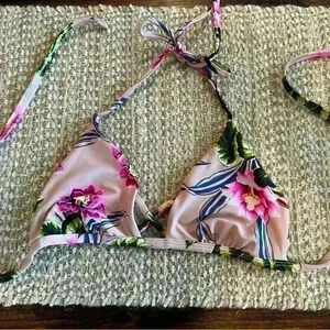 Tori Praver Seagram bikini top size small, pink pastel floral, EUC